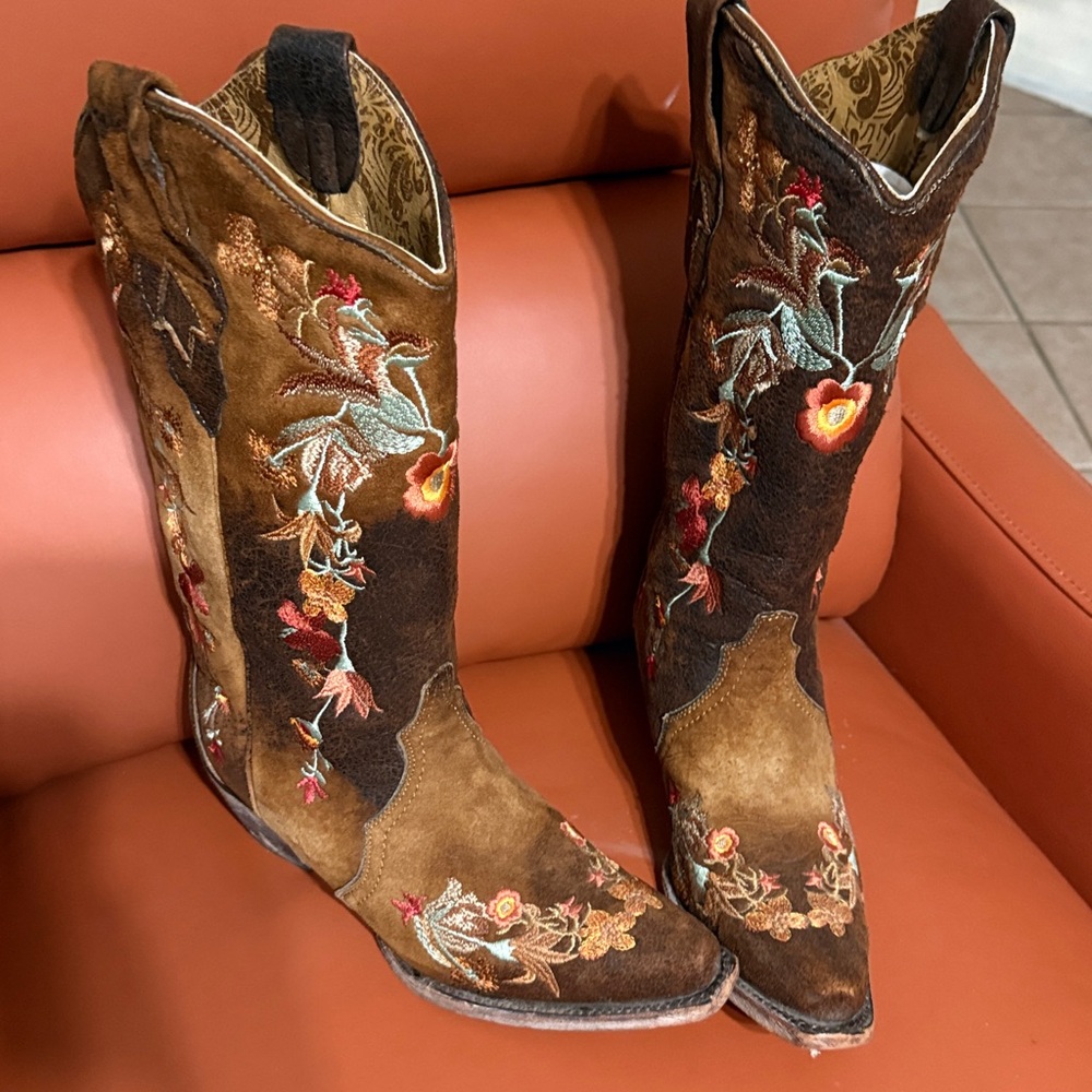 Corral Brown Floral Embroidered Heeled Boots - Picture 3 of 9